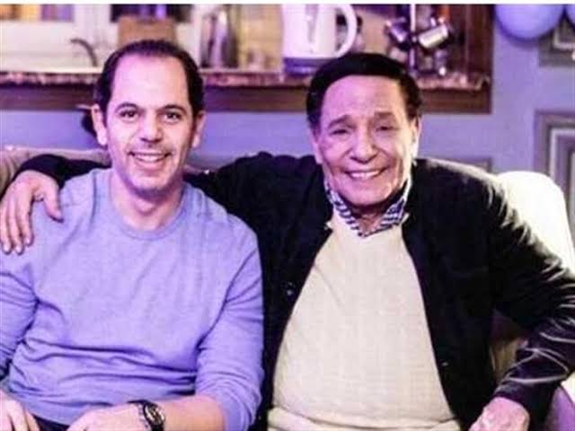 رامي إمام عن والده الزعيم عادل إمام: طلب يشتري كلب يلعب معاه ويستمتع بالحياة مع أحفاده